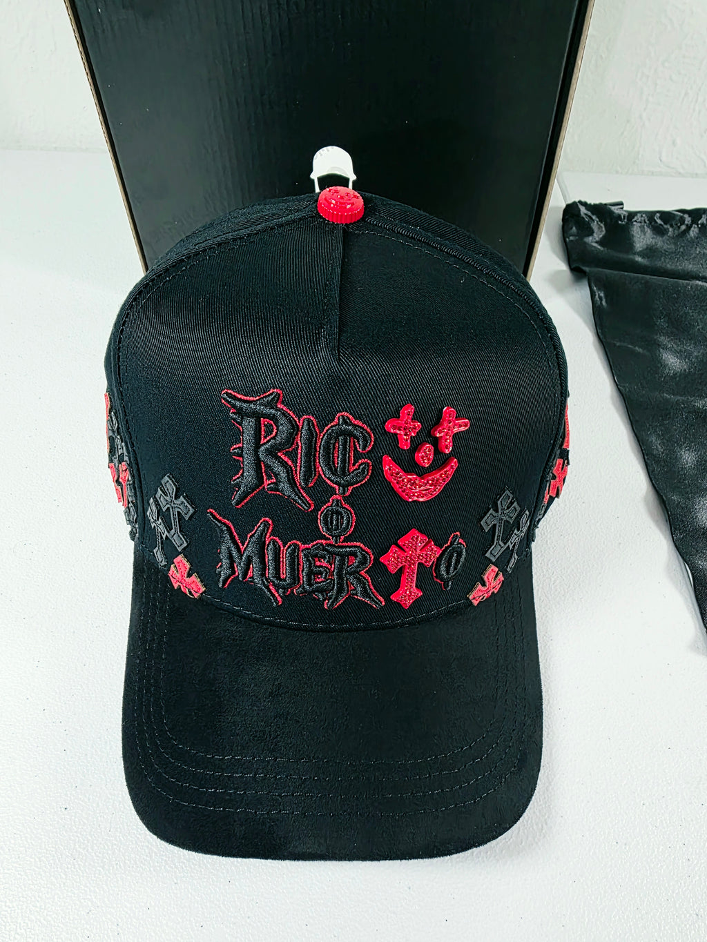 Barbas hats X rico o Mu3rto |ROM | Full set [hat ,box , dust cover, card and keychain] Box Premium Limited Edition