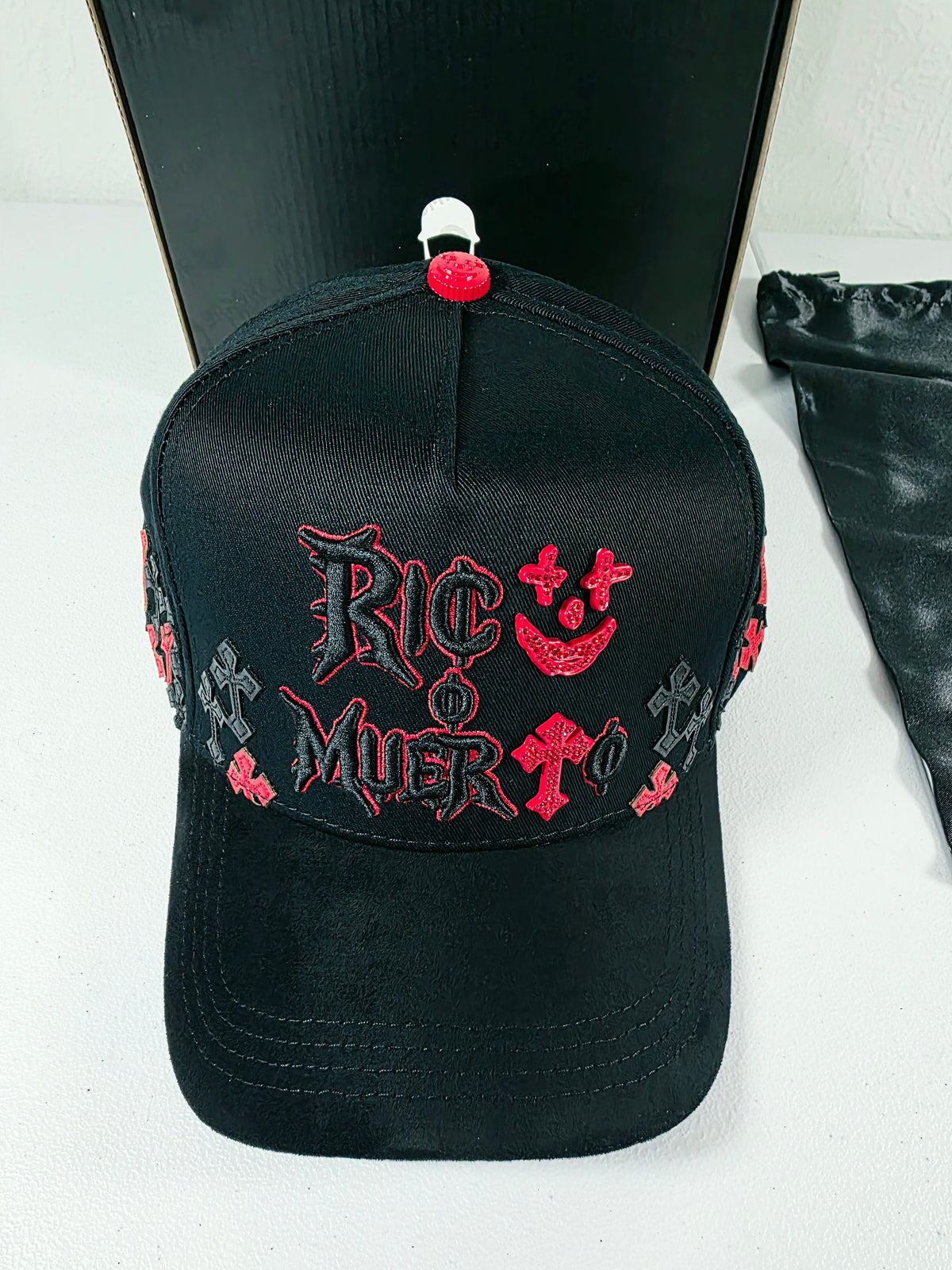 Barbas hats X rico o Mu3rto |ROM | Full set [hat ,box , dust cover, card and keychain] Box Premium Limited Edition