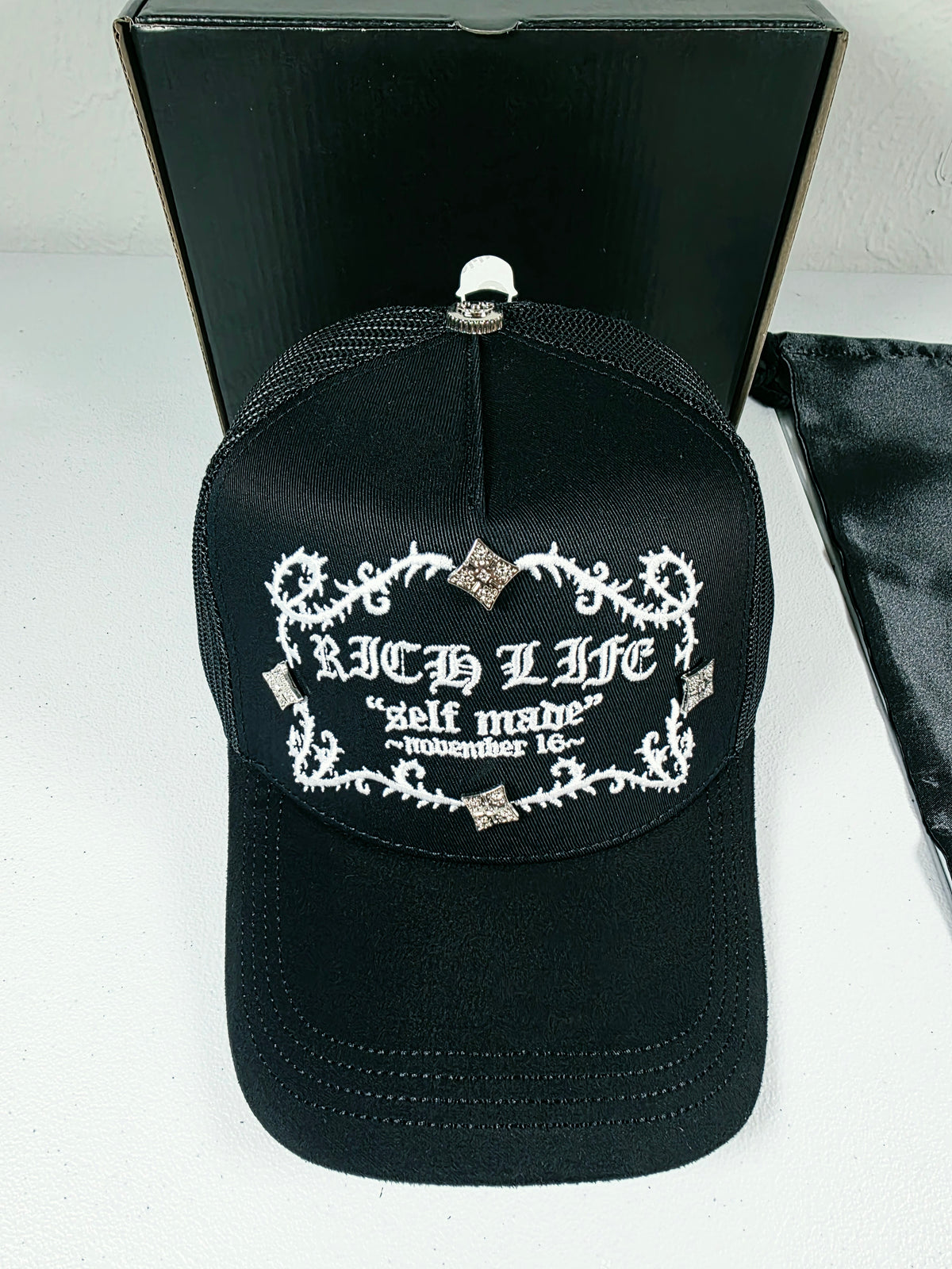 Barbas hats X rico o Mu3rto |RICH LIFE BLACK| Full set [hat ,box , dust cover, card and keychain] Box Premium Limited Edition